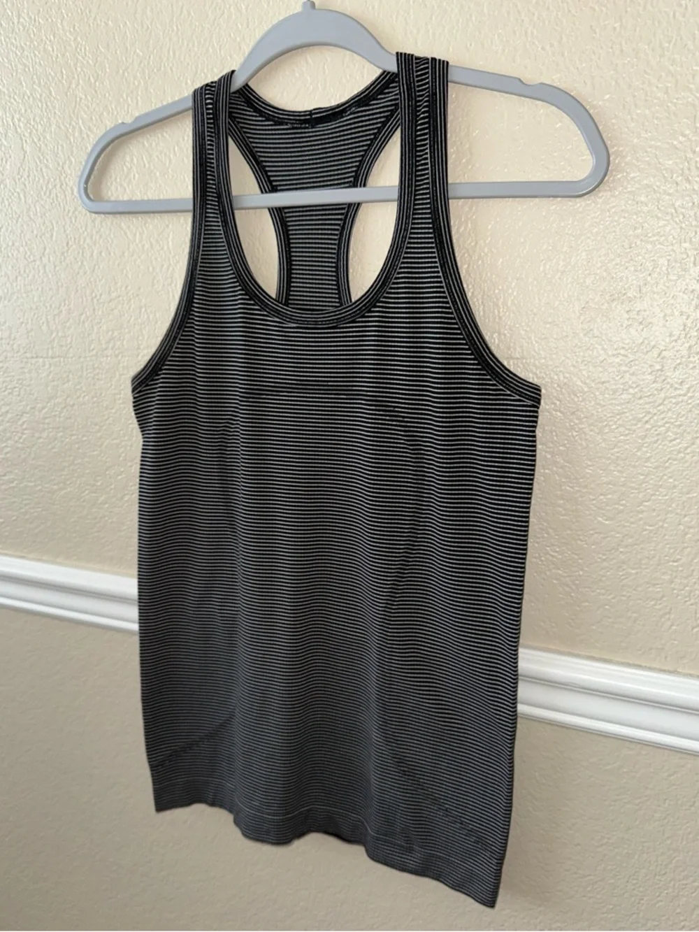 Lululemon Swiftly Tech Tank Top Striped Black White Size 6 - Picture 8 of 10